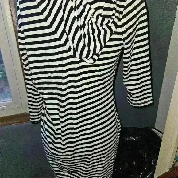 Womans Striped Dress With Hoodie - Picture 9 of 14